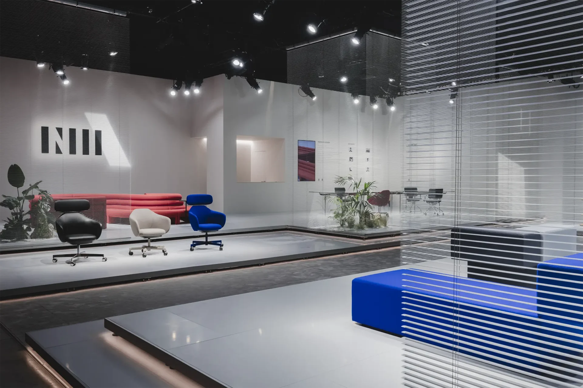 The venue design features movable blinds for partitioning. Photo: OOKI JINGU